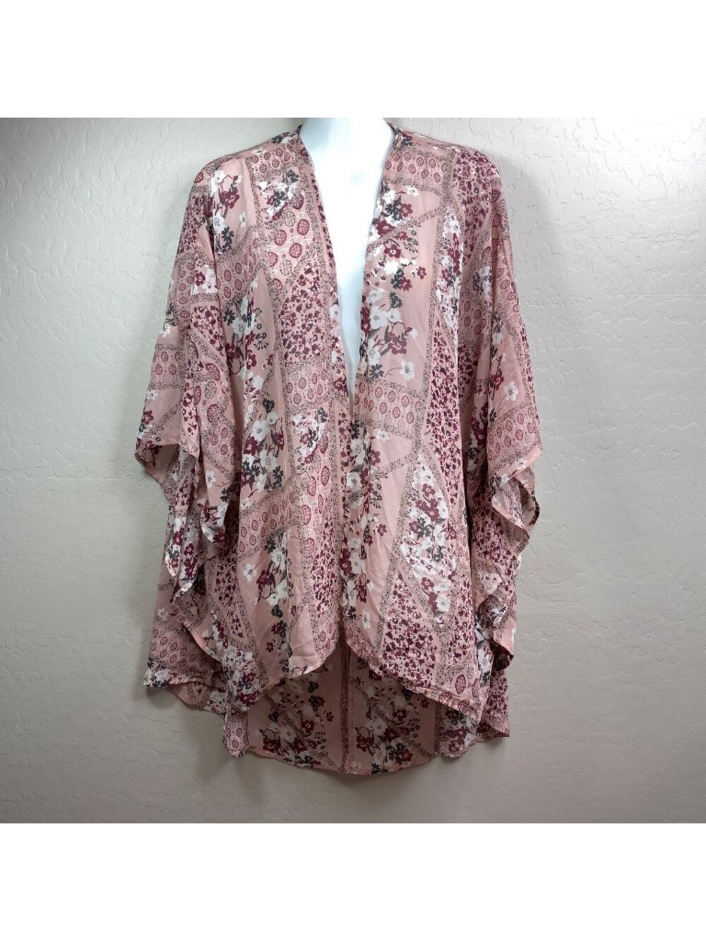 Wallflower Womens Kimono Cardigan Pink Burgundy Floral Pattern Size Large